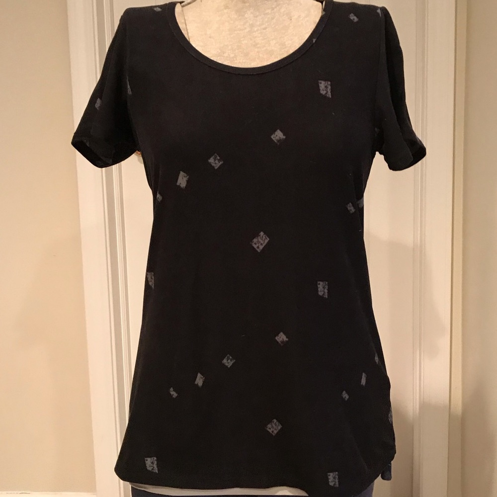 Lularoe tee xxs.